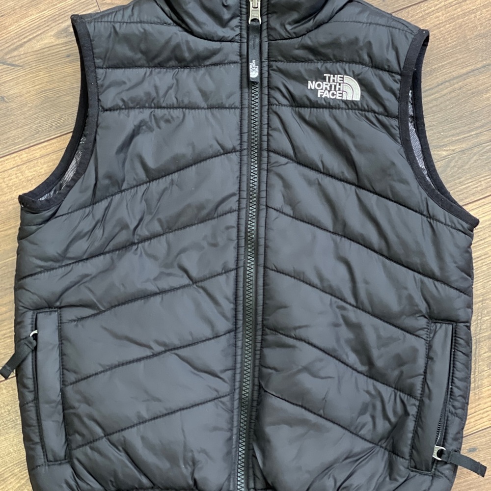Boys reversible North Face vest. Black. Sz. XS (6). Gently used.